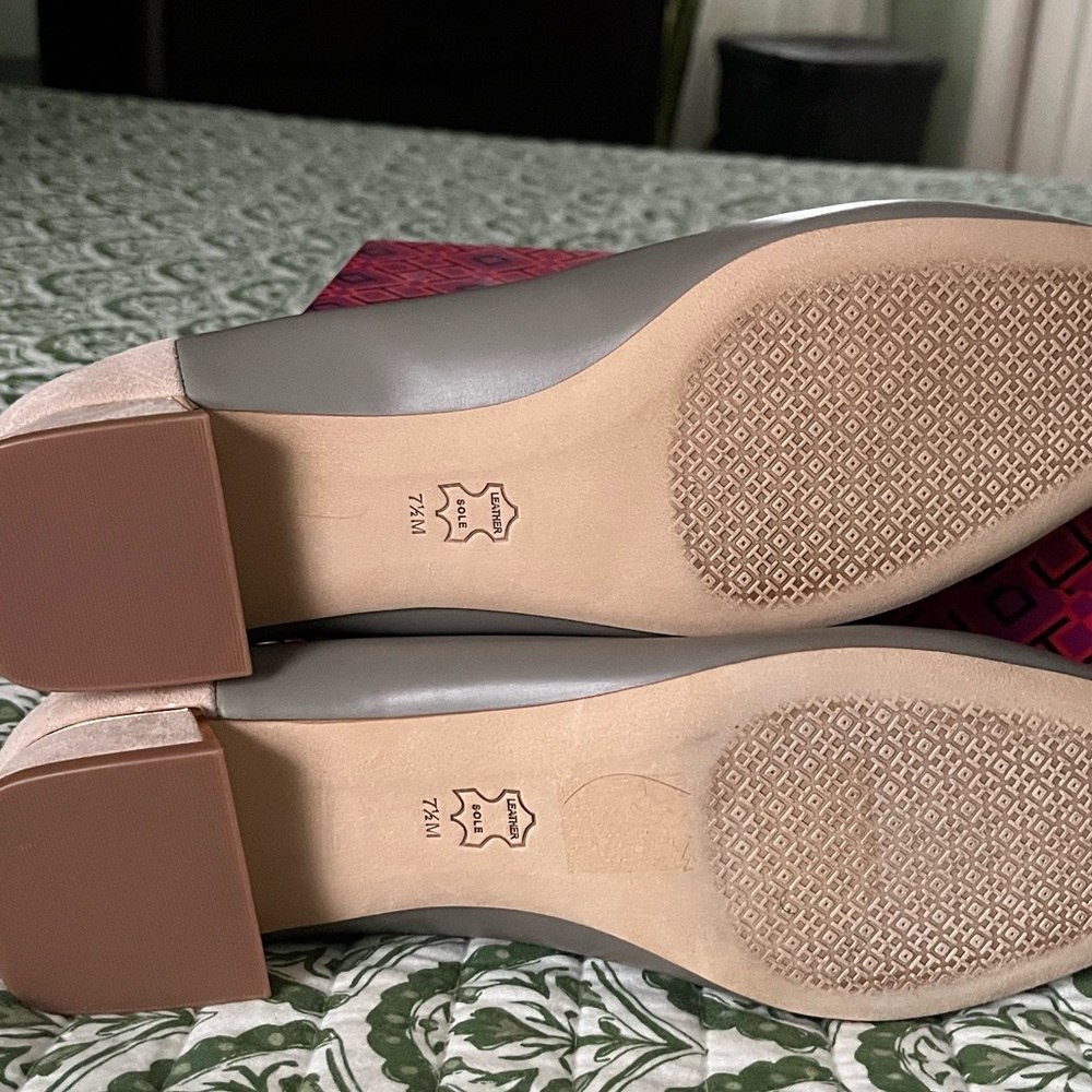 Tory Burch NWOT Gigi Gray and Taupe Flats - Picture 5 of 6